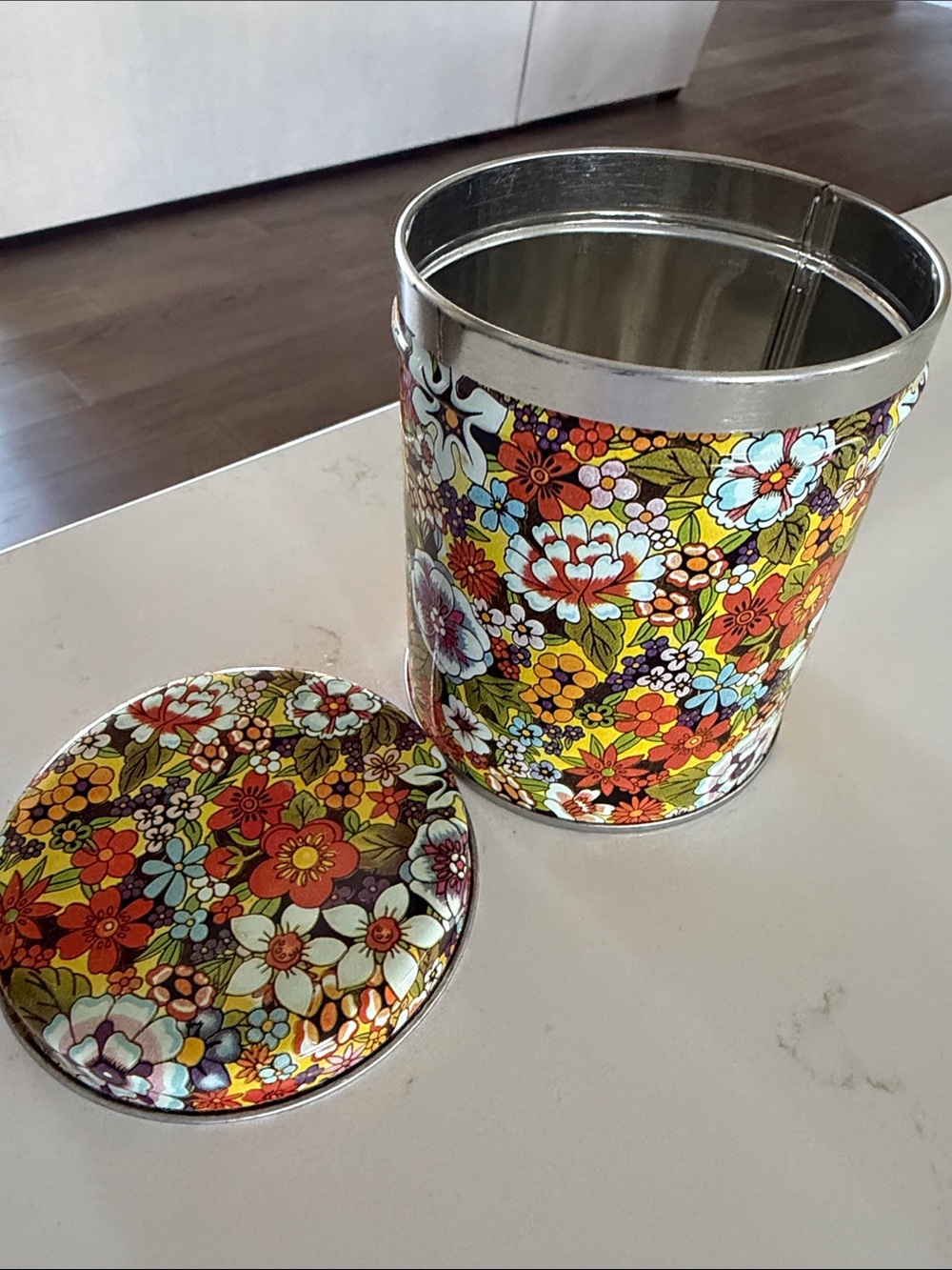 Vintage 1970 Floral Decorative Tin Canister - Multicolor Bloom - Picture 2 of 3